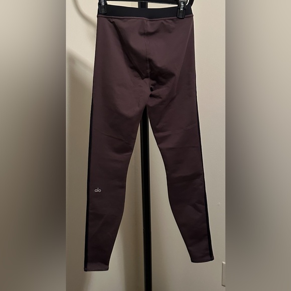ALO Yoga Pants - Alo Side Lines Leggings